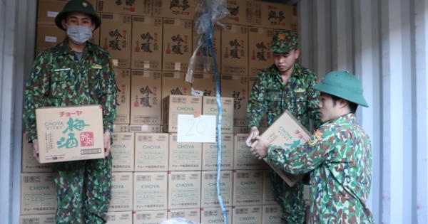 Buôn lậu mỹ phẩm hơn 14 tỉ đồng, 3 đối tượng bị khởi tố