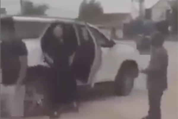 Thông tin mới nhất về vụ việc người phụ nữ "thoát y" trước cổng đền Cuông ở Nghệ An?