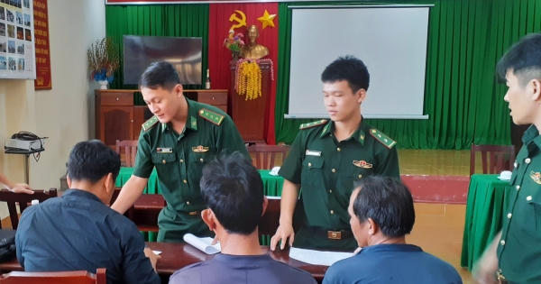 14 ngư dân gặp nạn trên biển được cứu giúp vào bờ an toàn