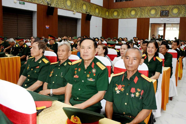 Đầm ấm, nghĩa tình buổi gặp mặt Ban liên lạc truyền thống Sư đoàn 320 Nghệ An - Hà Tĩnh