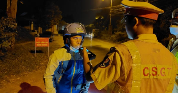 Không từ chối được "vài chén" trong sinh nhật bạn, nam thanh niên bị tạm giữ phương tiện