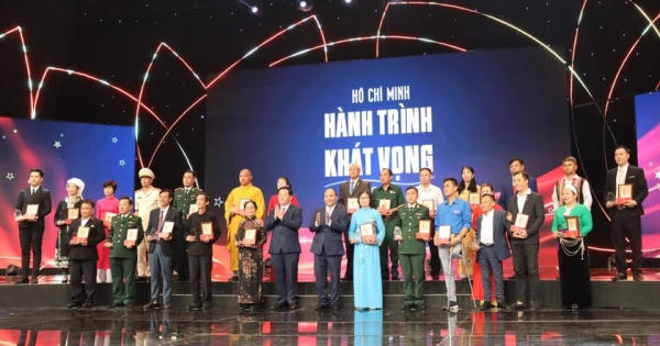 Tôn vinh những điển hình tiêu biểu toàn quốc trong học tập và làm theo tư tưởng, đạo đức, phong cách Hồ Chí Minh