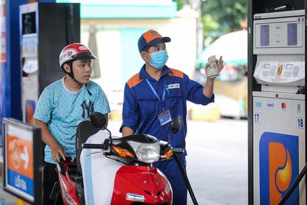 Lùi thời gian điều hành giá xăng dầu dịp nghỉ lễ 30/4 - 1/5/2025