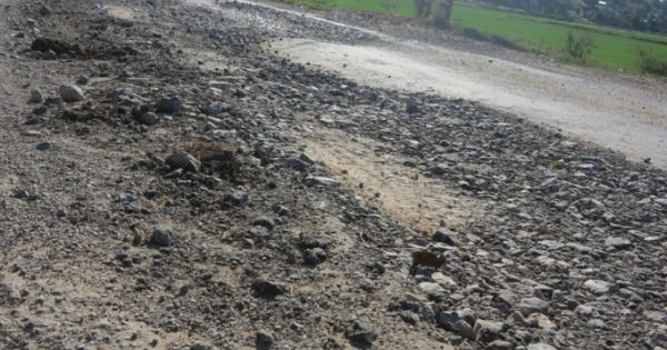 Tuyến đường 58 tỷ đồng "nát như tương" đã được khắc phục sau loạt bài của Phapluatplus.vn Tuyến đường 58 tỷ đồng "nát như tương" đã được khắc phục sau loạt bài của Phapluatplus.vn