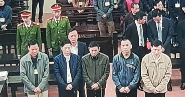 Đang xét xử vụ án "chạy thận tử vong" ở Hòa Bình