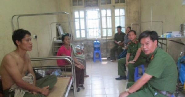 Hai công an viên bị chém trọng thương khi đưa đối tượng gây rối về nhà văn hóa
