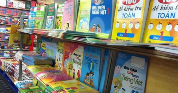 Độc quyền sách giáo khoa và hoa mắt với sách bài tập