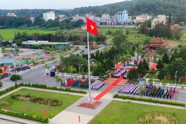 Lần đầu tiên Lễ thượng cờ, chào cờ và hát Quốc ca trên 3 điểm của huyện đảo Cô Tô