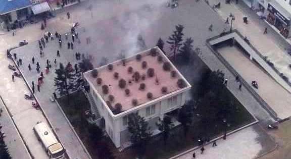 Người dân chung cư Linh Đàm hốt hoảng sau tiếng nổ máy biến áp