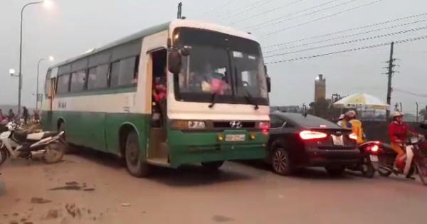 Thanh Hóa: Xe “dù” đưa đón công nhân, thoải mái hoạt động chui Thanh Hóa: Xe “dù” đưa đón công nhân, thoải mái hoạt động chui