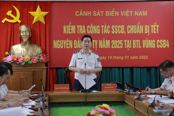 Chính ủy Cảnh sát biển Việt Nam làm việc tại BTL Vùng Cảnh sát biển 4