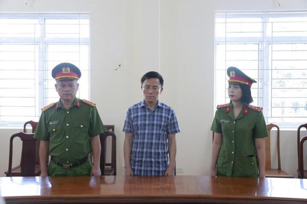 Khởi tố Chủ tịch xã vì để hư hỏng lượng lớn xi măng hỗ trợ xây dựng nông thôn mới