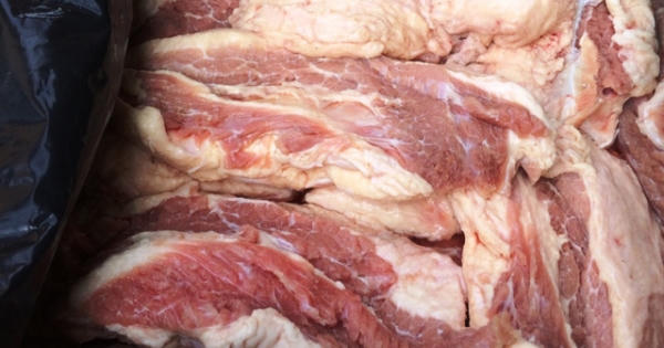Hơn 3 tạ thịt bò bốc mùi mang ra Hà Nội tiêu thụ Hơn 3 tạ thịt bò bốc mùi mang ra Hà Nội tiêu thụ