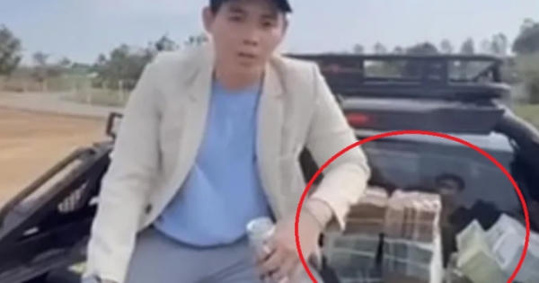 "Bí ẩn" đằng sau clip người đàn ông rải khối lượng tiền khủng trên đường khiến nhiều người ngỡ ngàng "Bí ẩn" đằng sau clip người đàn ông rải khối lượng tiền khủng trên đường khiến nhiều người ngỡ ngàng