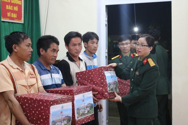 Trung tâm 586 - Bộ Tư lệnh 86 tổ chức chương trình "Tháng Ba biên giới"