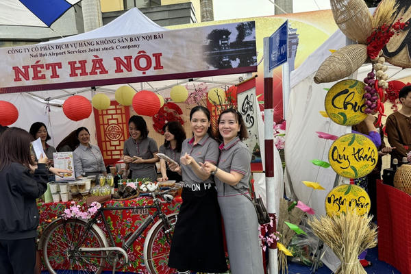 Sôi nổi Hội chợ Xuân 2024 do VATM tổ chức