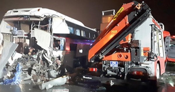 Tài xế xe khách đâm xe cứu hỏa: Nếu đánh lái, thắng gấp sẽ gây tai nạn liên hoàn