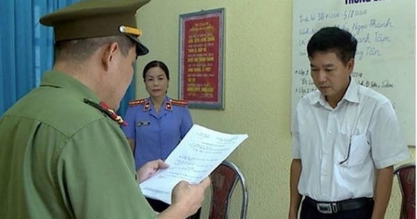 Vụ gian lận điểm thi tại Sơn La: 8 bị can bị truy tố về các tội danh gì? Vụ gian lận điểm thi tại Sơn La: 8 bị can bị truy tố về các tội danh gì?