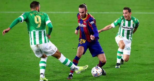 Messi lập công, Barcelona chiếm vị trí thứ hai của Real Madrid