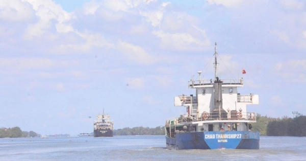 Cấp tốc gỡ khó vận chuyển hàng cho luồng sông Hậu