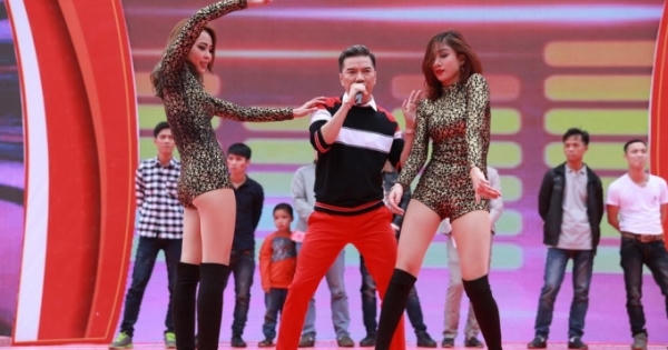 Mr. Đàm cháy bùng cùng 20.000 khán giả trong ngày hội “20 năm Honda” Mr. Đàm cháy bùng cùng 20.000 khán giả trong ngày hội “20 năm Honda”