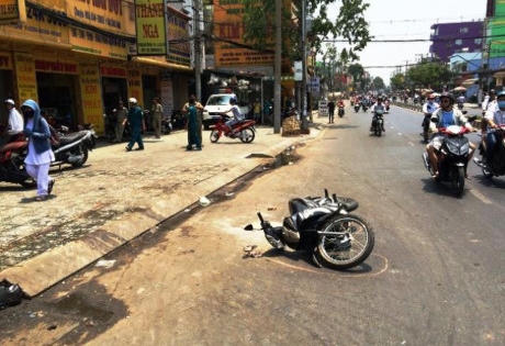 Đồng Nai: Cô gái cùng nhiều người bị tạt axit chỉ vì trái dừa