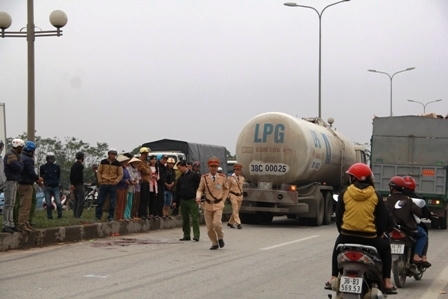 Thanh Hóa: Xe bồn gây tử vong cho 3 người đi xe máy