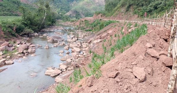 Điện Biên: Cận cảnh tuyến đường 80 tỷ có dấu hiệu nhà thầu đổ thải sai quy định