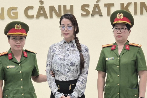 Lật tẩy cách thức Trương Ngọc Ánh qua mặt, chiếm đoạt tiền của công ty và bạn bè Lật tẩy cách thức Trương Ngọc Ánh qua mặt, chiếm đoạt tiền của công ty và bạn bè