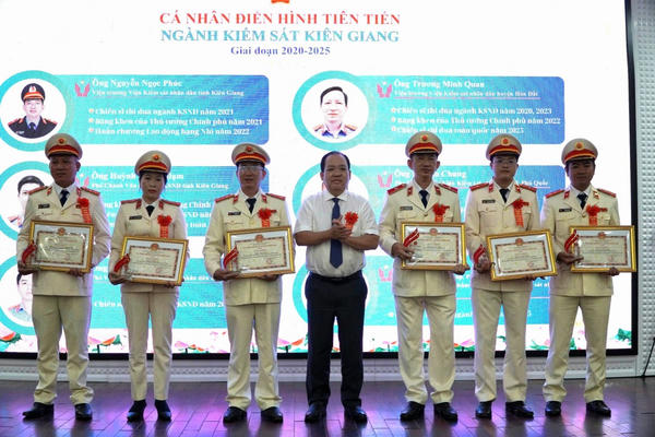 Ngành Kiểm sát tỉnh Kiên Giang biểu dương nhiều điển hình tiên tiến