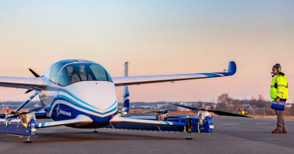 Ô tô bay của Boeing cất cánh, làm 'nóng' cuộc đua vận tải trên không