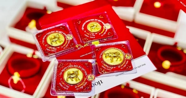 Giá vàng hôm nay 2/4: Giá vàng trong nước tăng, thế giới giảm mạnh