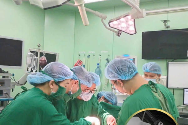 Chạy đua với "tử thần", hồi sinh người bệnh ngừng tim ngoại viện do vết thương thấu ngực