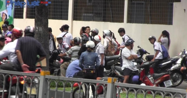 TP HCM: Cần lập lại trật tự giao thông trước cổng trường học TP HCM: Cần lập lại trật tự giao thông trước cổng trường học