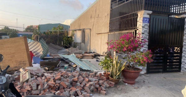 Vũng Tàu: Điều tra băng nhóm côn đồ dùng hung khí khống chế người dân, đập phá nhà cửa Vũng Tàu: Điều tra băng nhóm côn đồ dùng hung khí khống chế người dân, đập phá nhà cửa