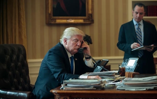 Cuộc gọi chúc mừng Putin gây tranh cãi của Trump