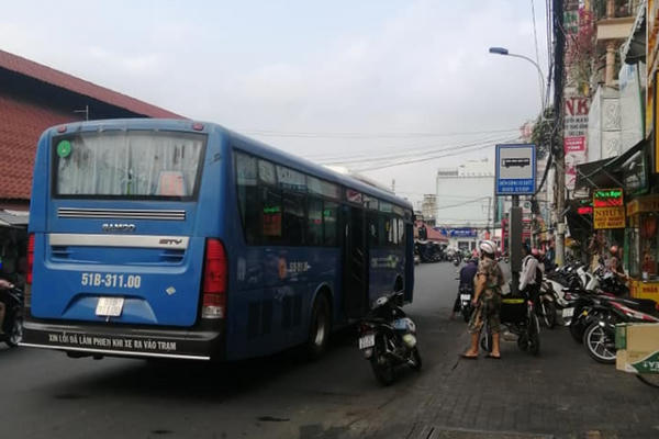 Tạm ngưng công việc nữ tiếp viên xe buýt từ chối phục vụ người khuyết tật