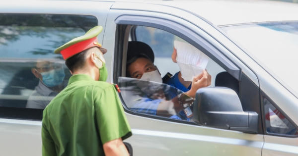Người dân Hà Nội ra đường BUỘC phải xuất trình Giấy đi đường và 4 loại giấy tờ khác