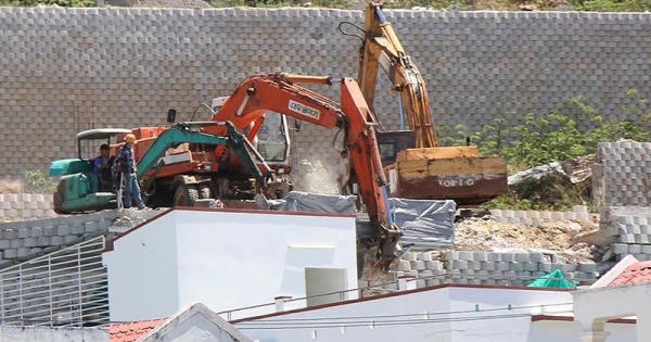 Bắt đầu phá dỡ tường chắn khổng lồ trái phép ở Nha Trang