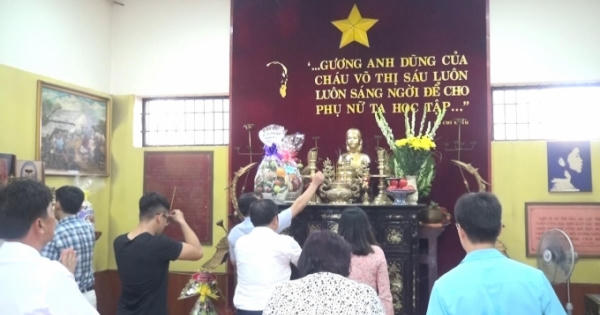 Thứ trưởng Bộ Tư pháp Nguyễn Thanh Tịnh dâng hương, tri ân các anh hùng liệt sĩ