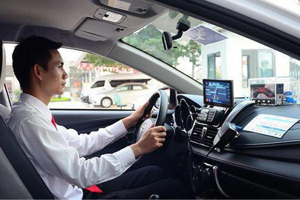 Tài xế có thể bị phạt đến 5 triệu đồng nếu lái ô tô liên tục quá 4 giờ