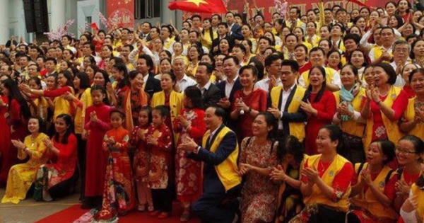 Câu lạc bộ Tình người - “Lò luyện” mê tín? Câu lạc bộ Tình người - “Lò luyện” mê tín?
