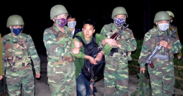 Bắt quả tang đối tượng người Lào đang vận chuyện 36.000 viên ma túy và 4 kg ma túy đá