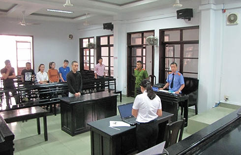 Khánh Hòa: Phạt tù đối tượng không chấp hành hiệu lệnh còn chống trả CSGT