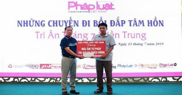 Thắp lên ngọn lửa nhân ái từ trái tim Thắp lên ngọn lửa nhân ái từ trái tim