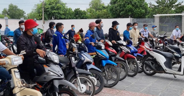 Người dân Miền Tây được tỉnh Bà Rịa – Vũng Tàu hỗ trợ tiền và xe đưa về quê