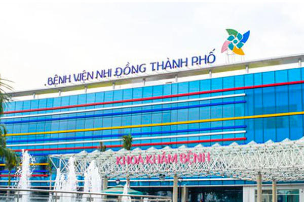 Lời khai của người mẹ ném bé trai 2 tuổi từ tầng 5 bệnh viện xuống đất