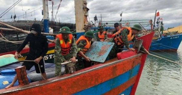 Bộ đội căng mình giúp dân ứng phó mưa bão Bộ đội căng mình giúp dân ứng phó mưa bão