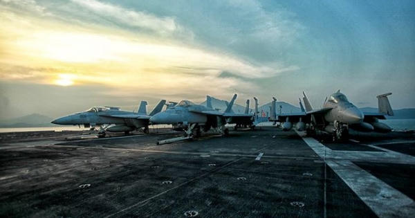 Ngắm dàn tiêm kích hiện đại trên tàu sân bay USS Carl Vinson Ngắm dàn tiêm kích hiện đại trên tàu sân bay USS Carl Vinson