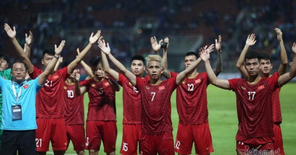 Bóng đá Việt Nam năm 2021: Chờ sắc đỏ thăng hoa, V-League 'bay'